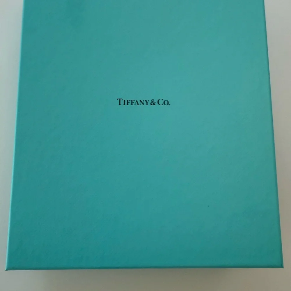 Elegant Tiffany Champagne Flute Set - Picture 2 of 4